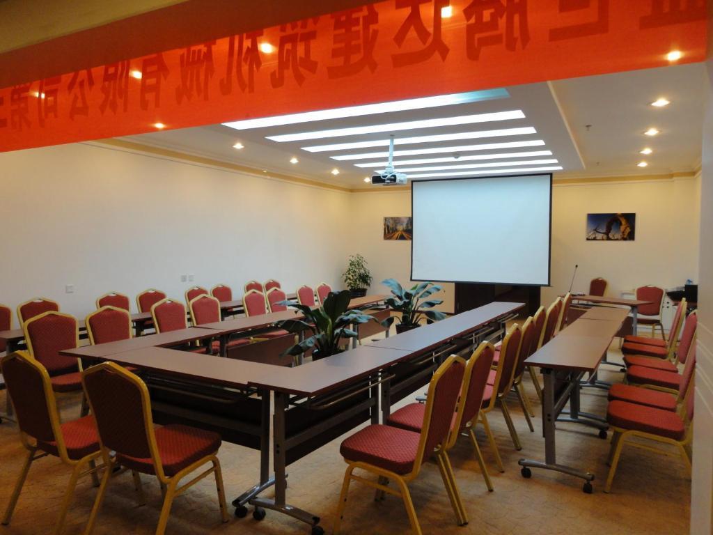 Super 8 Hotel Urumqi Tai Yuan Road Ya Zhong Esterno foto